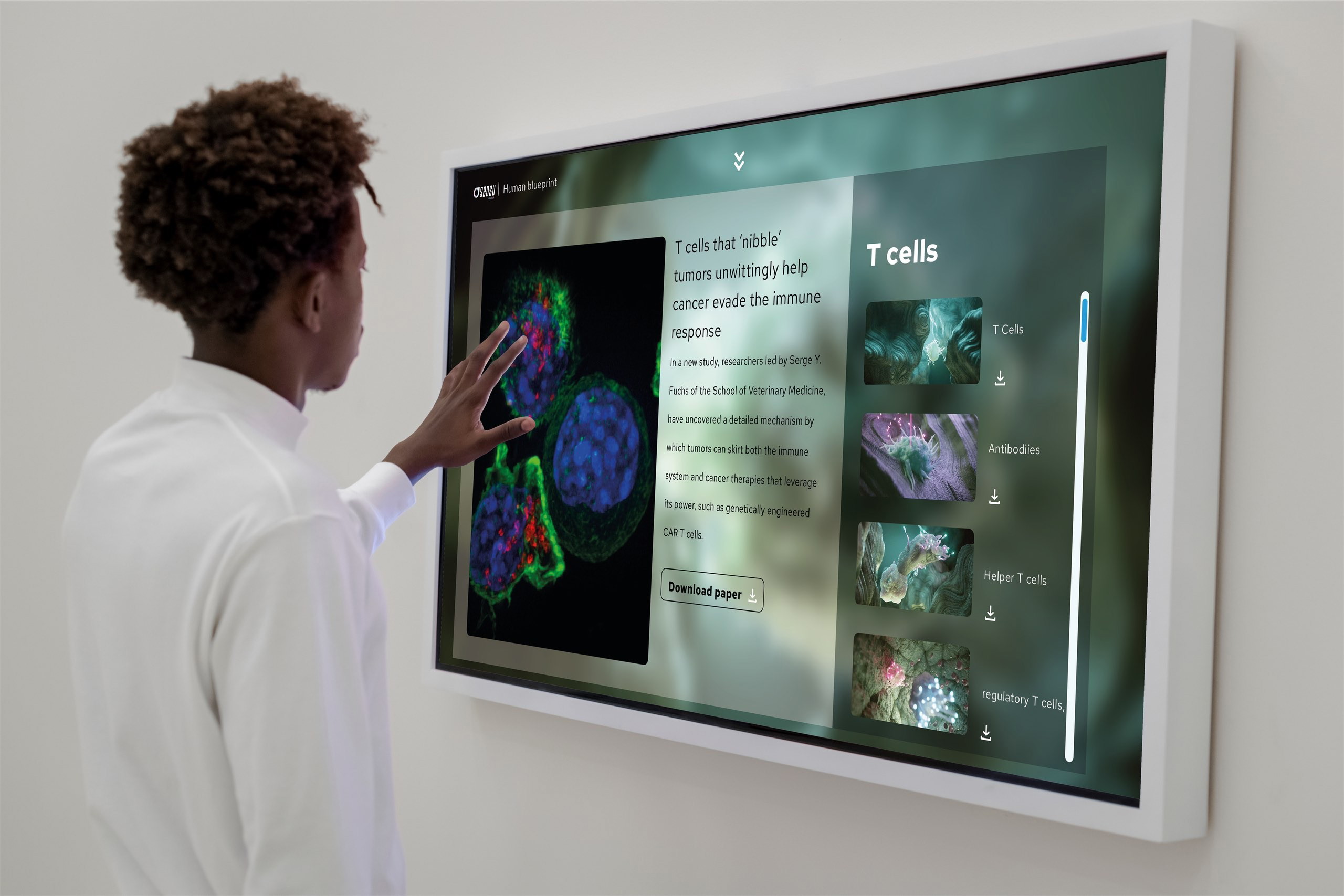 Healtchare professional interacting with Sensu health platform.jpg