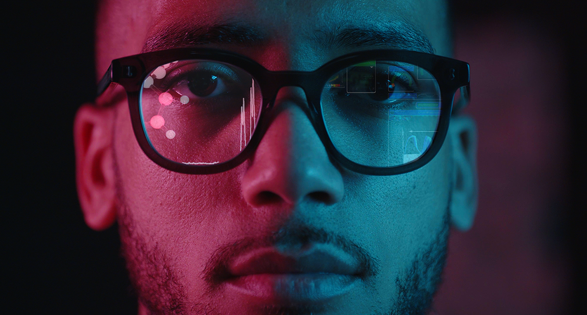 Bruker_SEO_close up of person with dark glasses