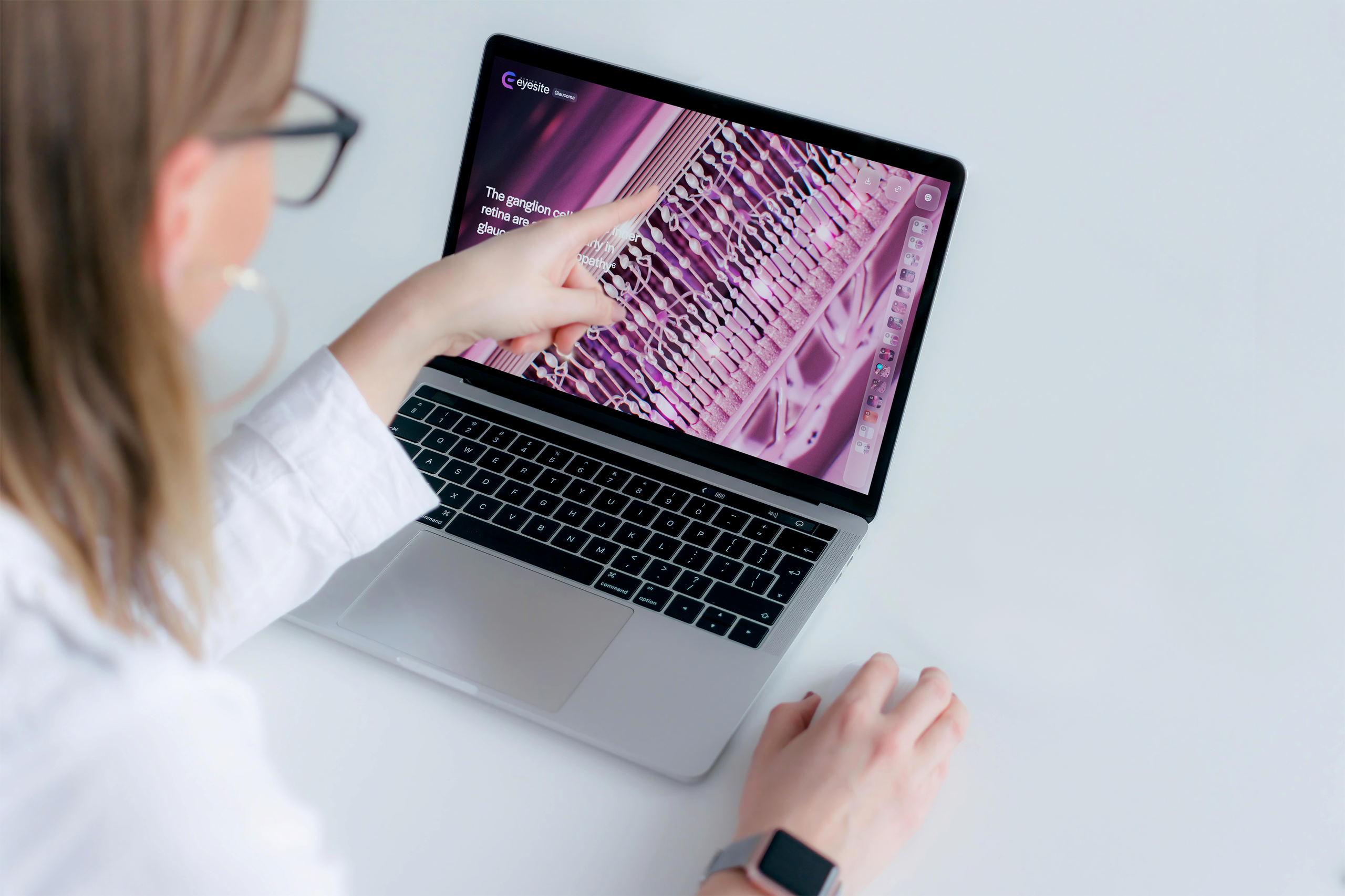 Santen Eyesite Laptop Display Screen Mockup 01.png